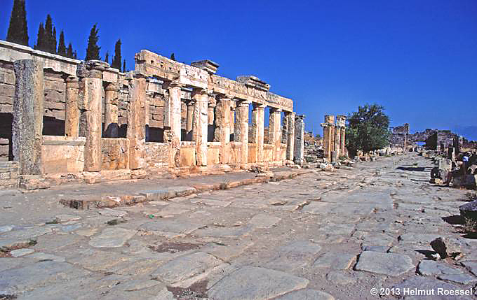 Die Hauptstraße in Hierapolis